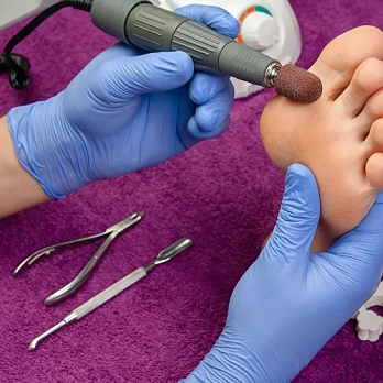 Комбинированный педикюр