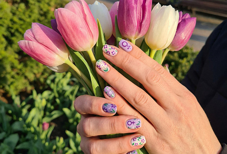 Маникюр на 8 марта: лучшие идеи для Всемирного женского дня