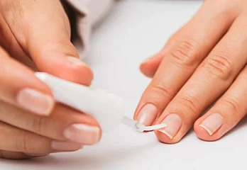 Укрепление ногтей лаком