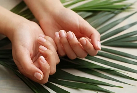 Почему слоятся ногти на руках: причины и решения