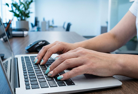 Стильный маникюр на весну: лучшие идеи и тренды